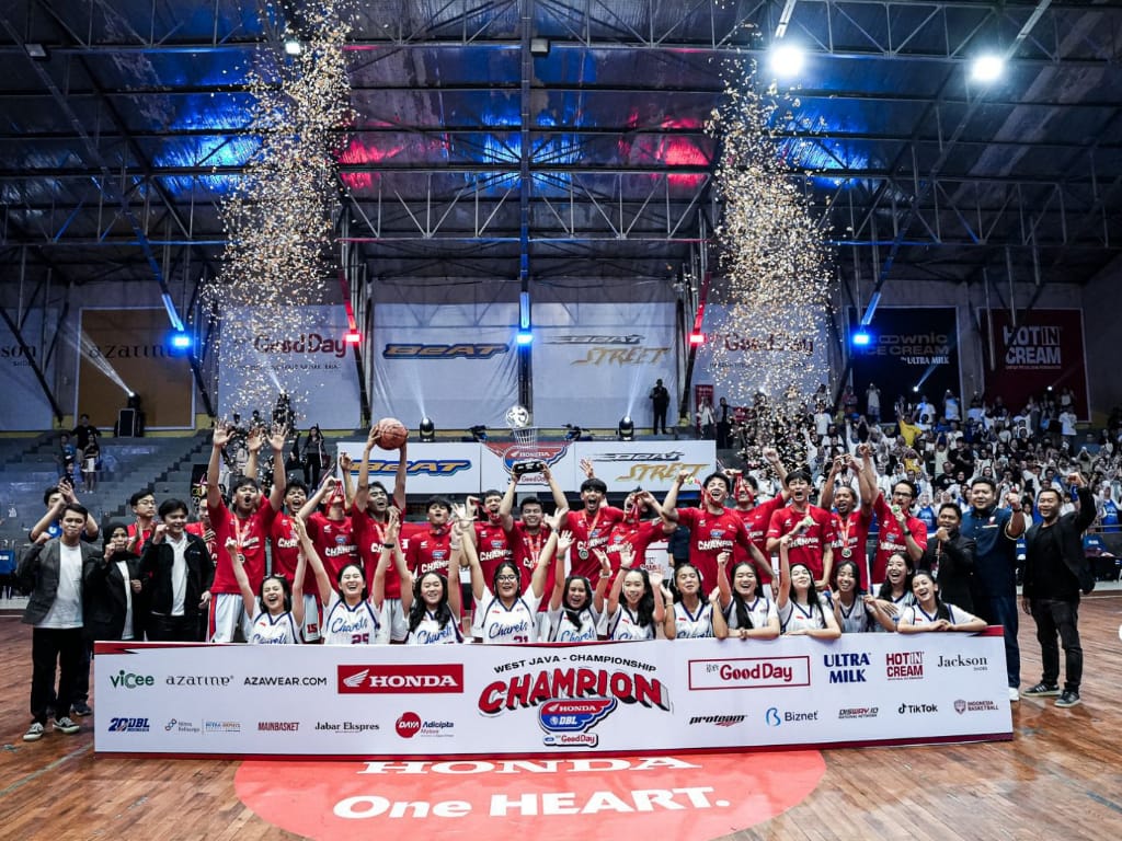 Tim Basket SMAN 2 Bandung dan SMA BPK Penabur Cirebon Menjadi Juara di Honda DBL 2024 West Java Series