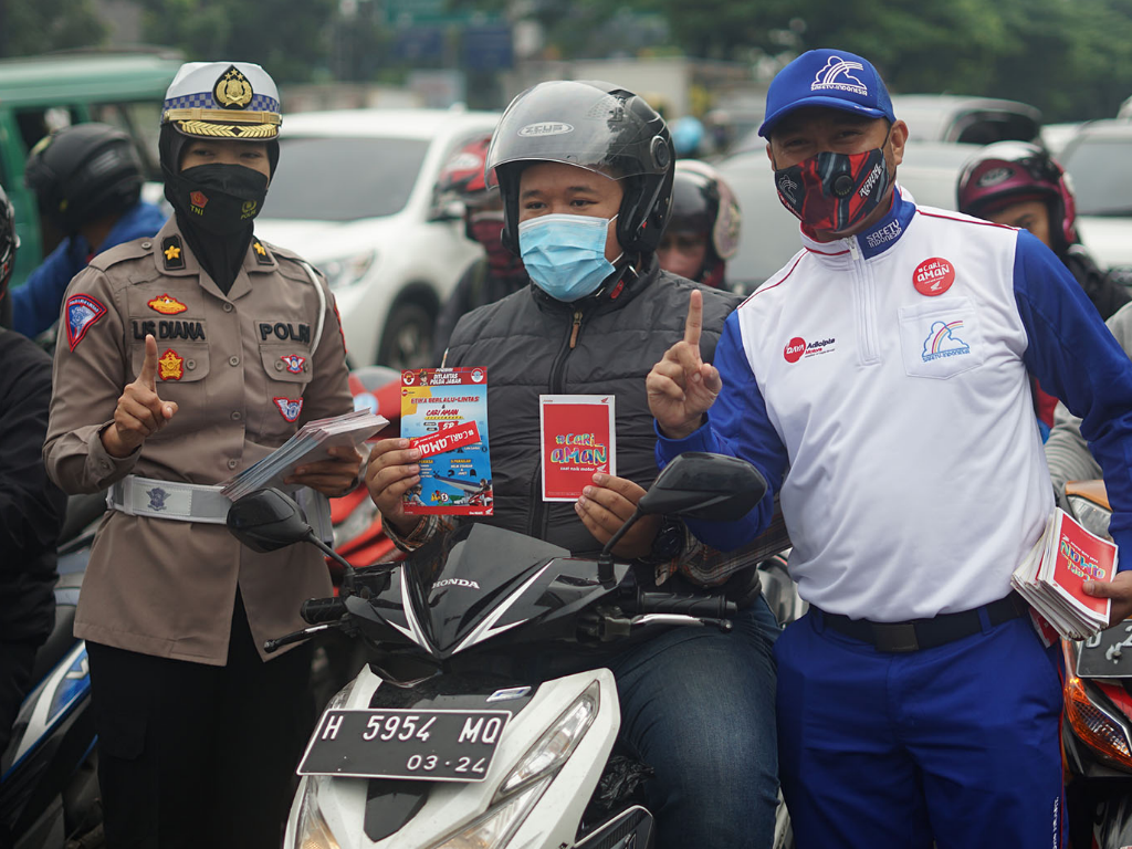 DAM bersama Ditlantas Polda Jabar Beri Edukasi Keselamatan Berkendara untuk Pengguna Motor di Kota Bandung