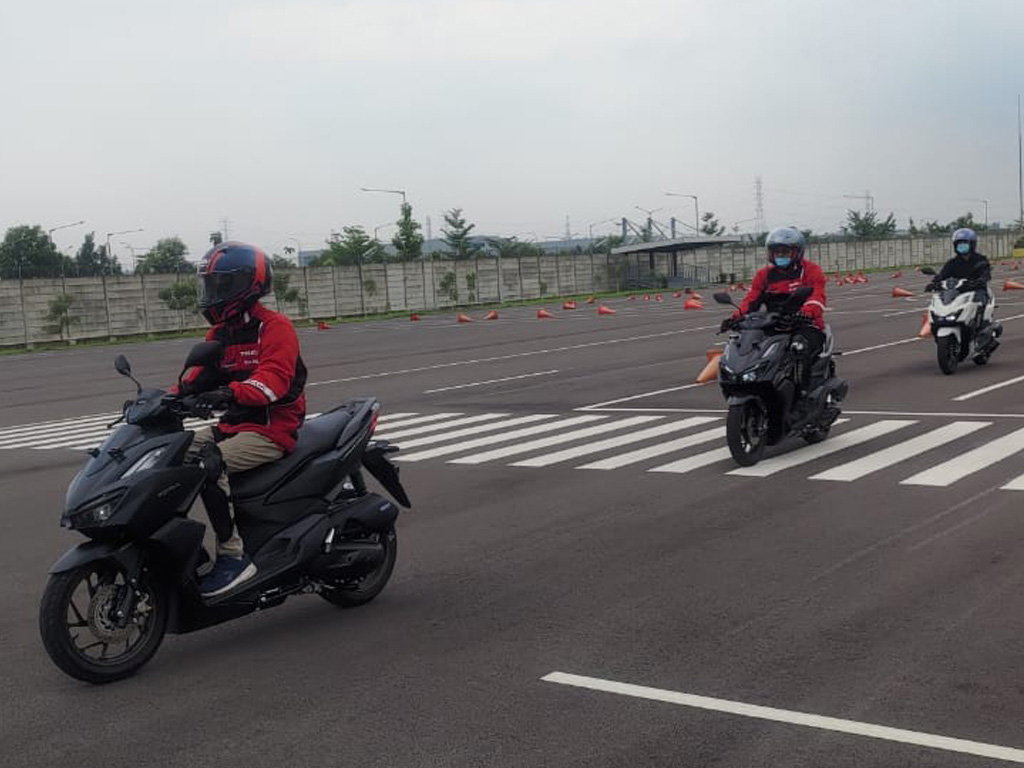 DAM Ajak Pengguna Vario Berlatih Berkendara di Safety Riding Park dan Test Ride All New Honda Vario 160