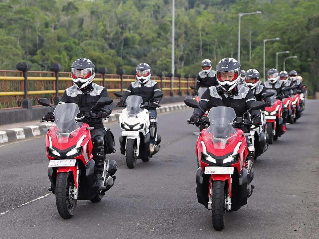 Tips Aman dan Nyaman Bawa Motor Matic Saat Macet