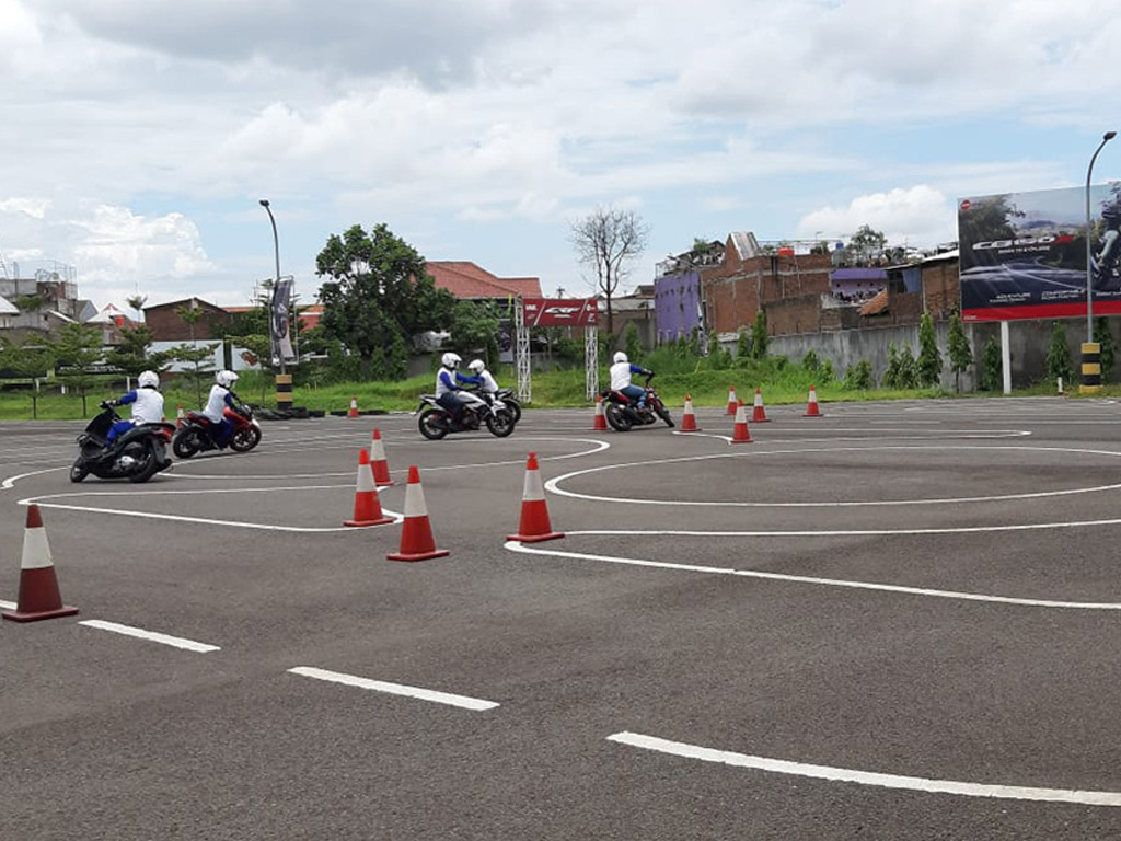 Komunitas Motor Honda di Bandung Ikuti Pelatihan Safety Riding