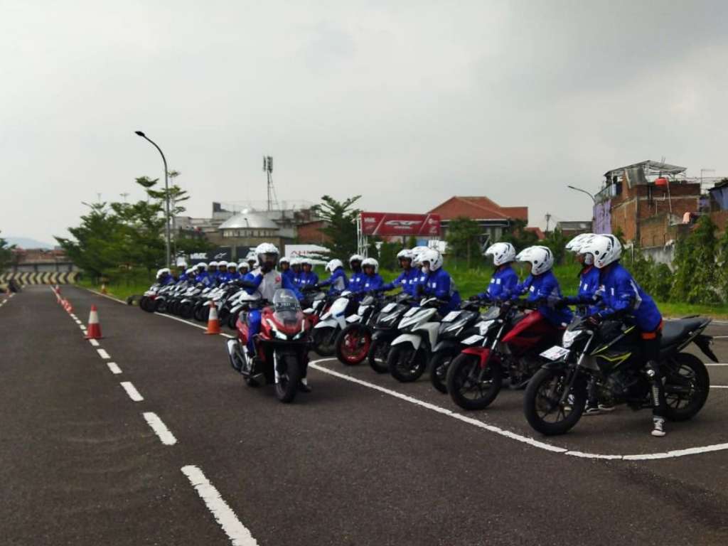 SMK Bina Essa Menjadikan Program Safety Riding Sebagai Ujian Praktik Sekolah Jurusan Teknik Berkendara Sepeda Motor