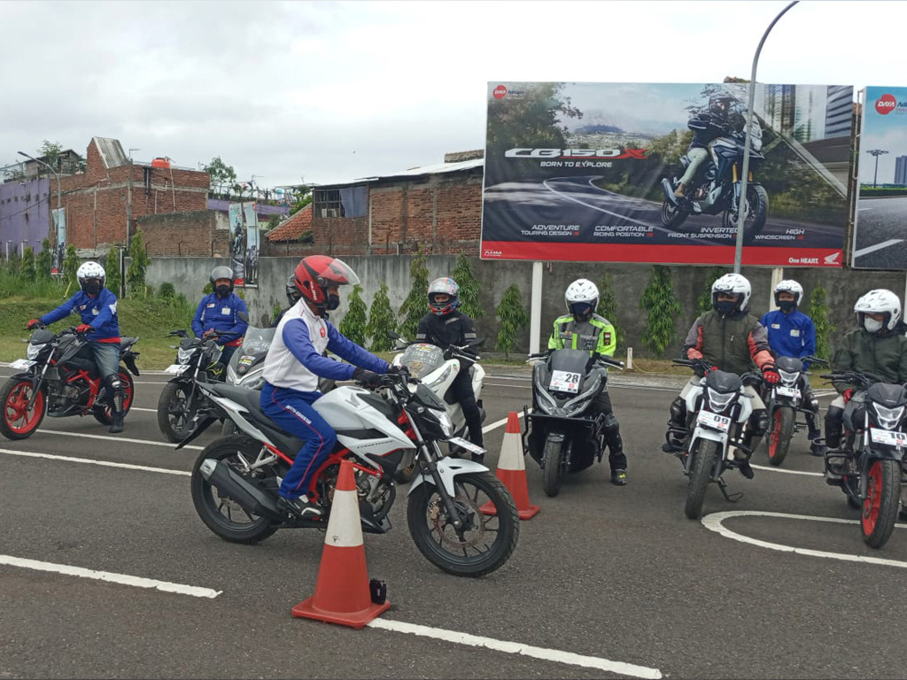 Komunitas Honda Motor Bogor Asah Skill Berkendara di Safety Riding Center DAM