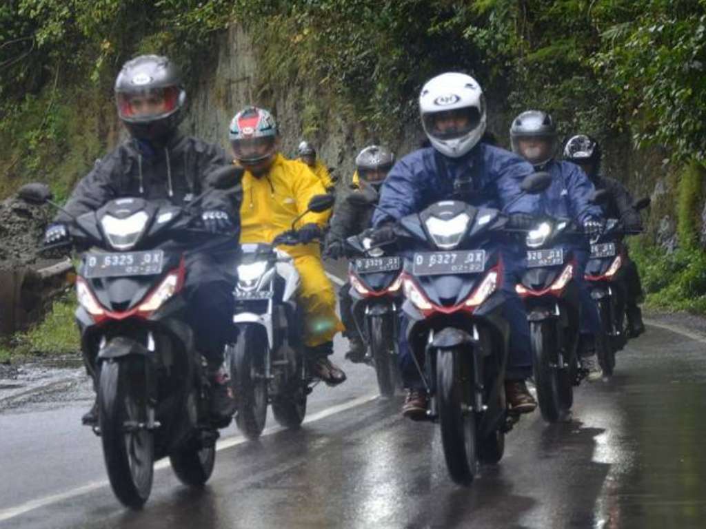 Ragam Jenis Jas Hujan Untuk Berkendara Sepeda Motor